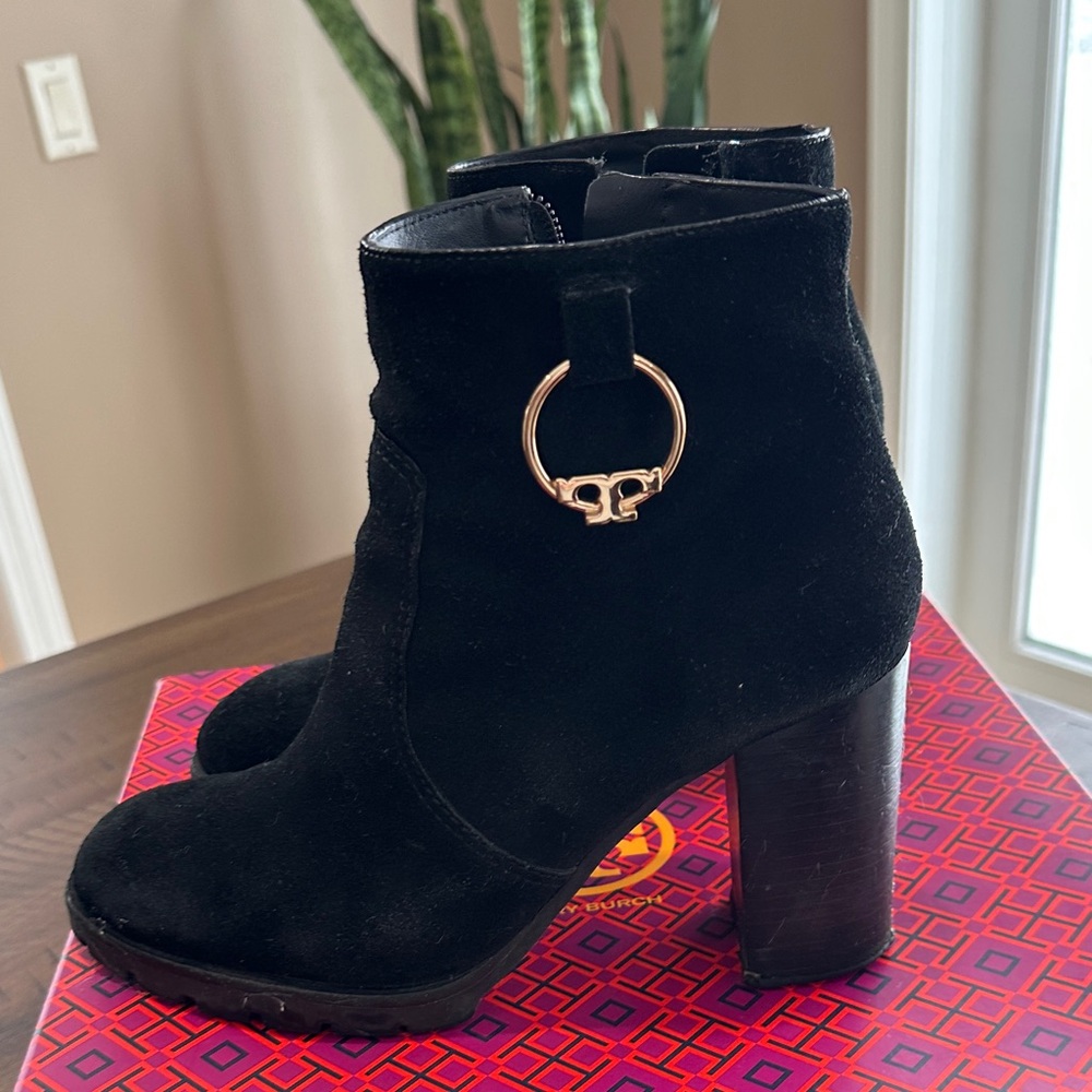 Elegant Black Ankle Boots